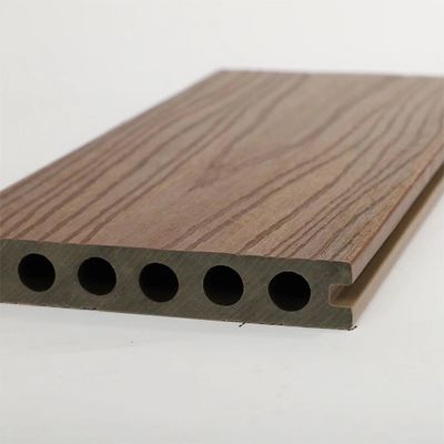 Ketahanan UV WPC Hollow Decking Kolam Renang Anti Slip Decking Komposit Plastik Kayu