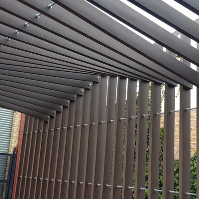 200mm Anti Korosi Kayu Tertutup Pergola Anti Uv Pergola Teras Kayu