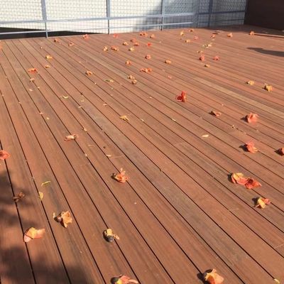 146 X 22mm Beech Wpc Kayu Decking Daur Ulang Kayu Komposit Padat Luar Ruangan