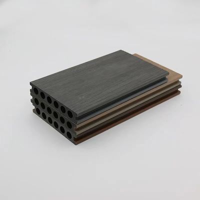 Dark Grey WPC Berongga Decking Pengamplasan Papan Dek Komposit Tertutup