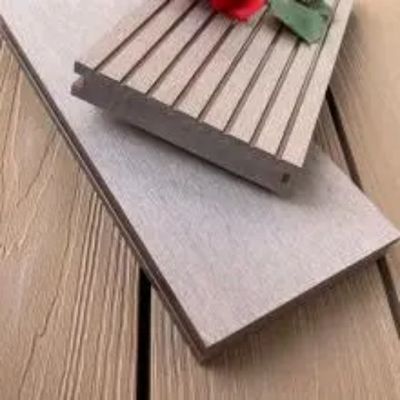 140 X 25mm Moisture Proof WPC Decking Boards Lembar Komposit Kayu Plastik Anti Uv